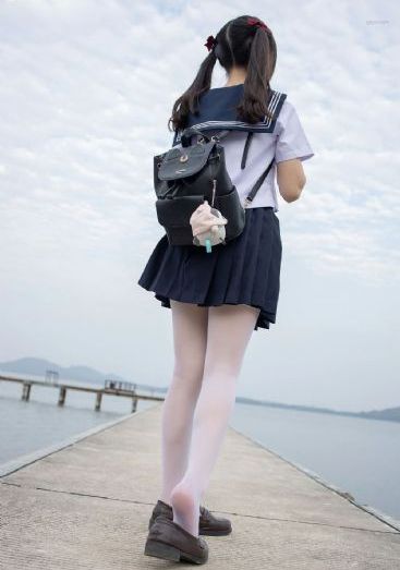 美女脫了內(nèi)褲打開腿讓人的桶_BD韓語完整在線觀看