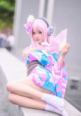 女人又爽又黃免費俄羅斯_DVD高清完整版播放